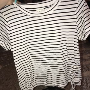 ✌🏻Aeropostale side lace up t